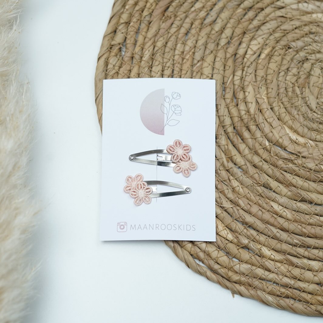 Deze schattige haarclips maken elk kapseltje net wat leuker! Liever in het goud? Dat kan ook, stuur me gerust even een berichtje! πΈ
.
.
.
#maanrooskids #haaraccessoiresvoorkids #meisjeshaar #haarclipsvoormeisjes #haarclipjes
